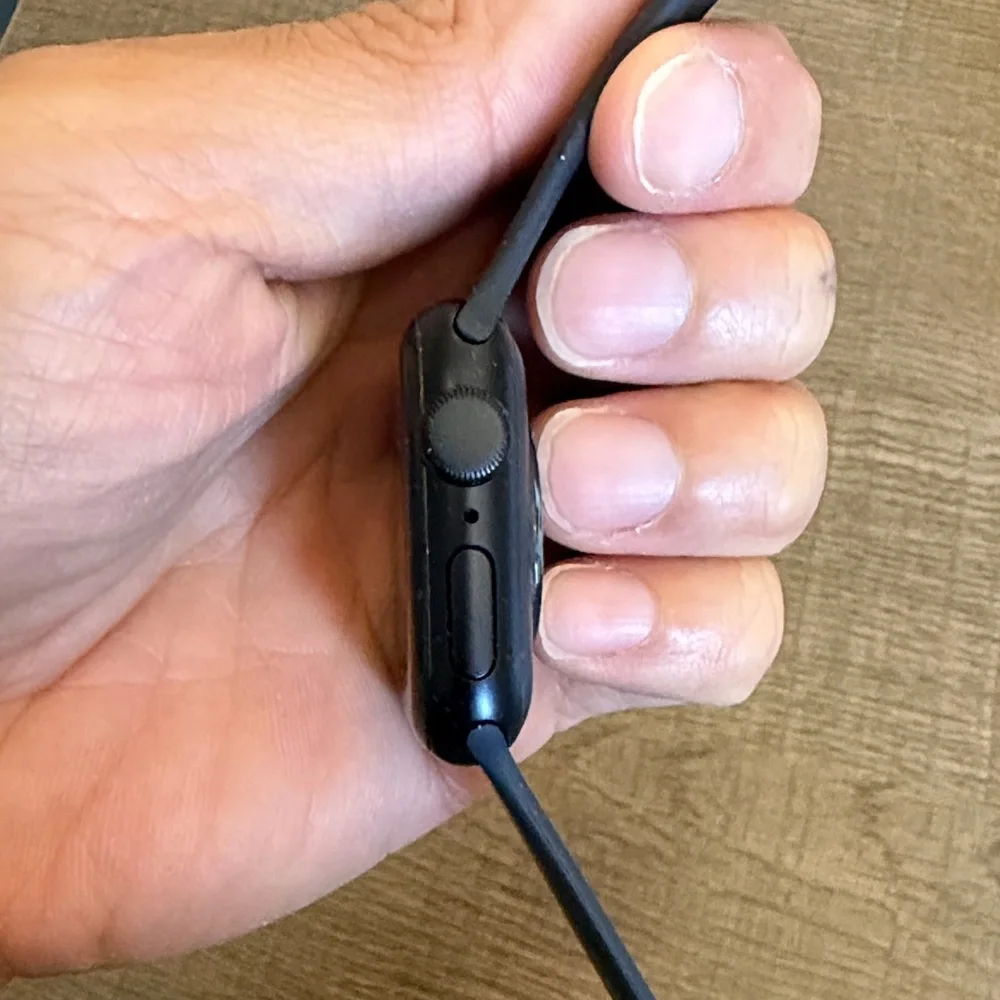 Apple Watch SE (2nd Gen) GPS - 40mm - Midnight aluminum/sport band - S/M- NEW - Picture 4 of 7